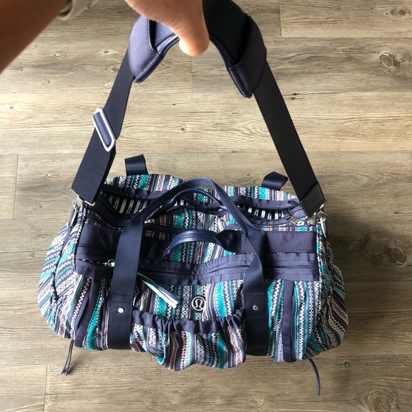 lululemon need a margarita cadet blue duffle bag - Picture 5 of 8
